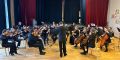 Jugendorchester spielt in einem Konzertsaal in Finnland